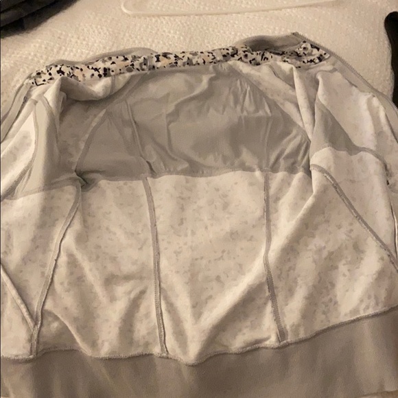 Lululemon zip up never worn - Picture 3 of 3